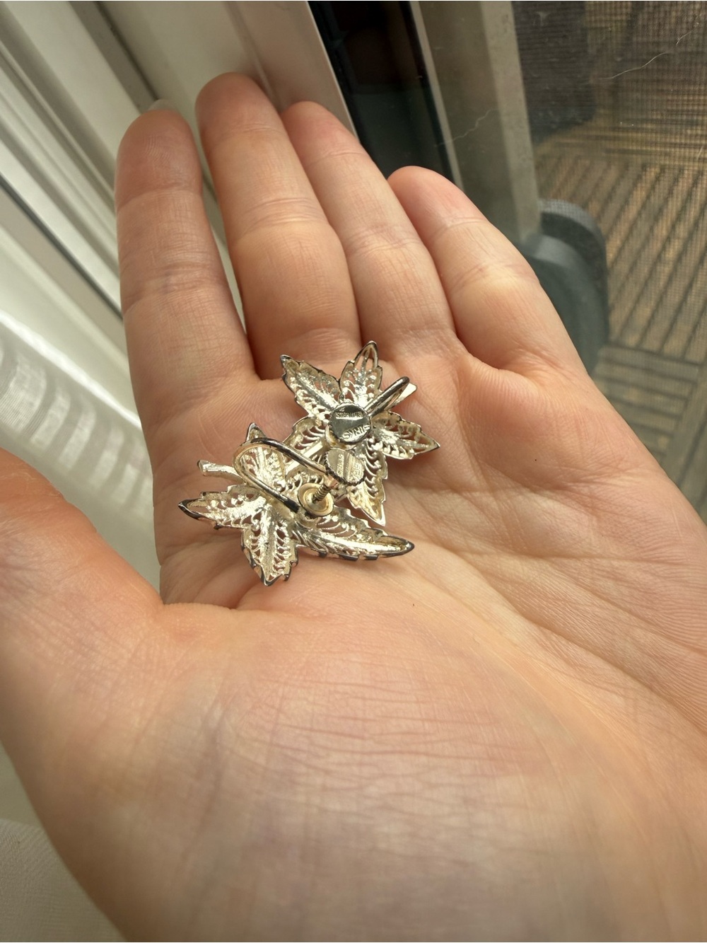 Vintage Rare Birks Signed Sterling Filigree Maple Leaf Screw Back Earrings - Picture 4 of 6